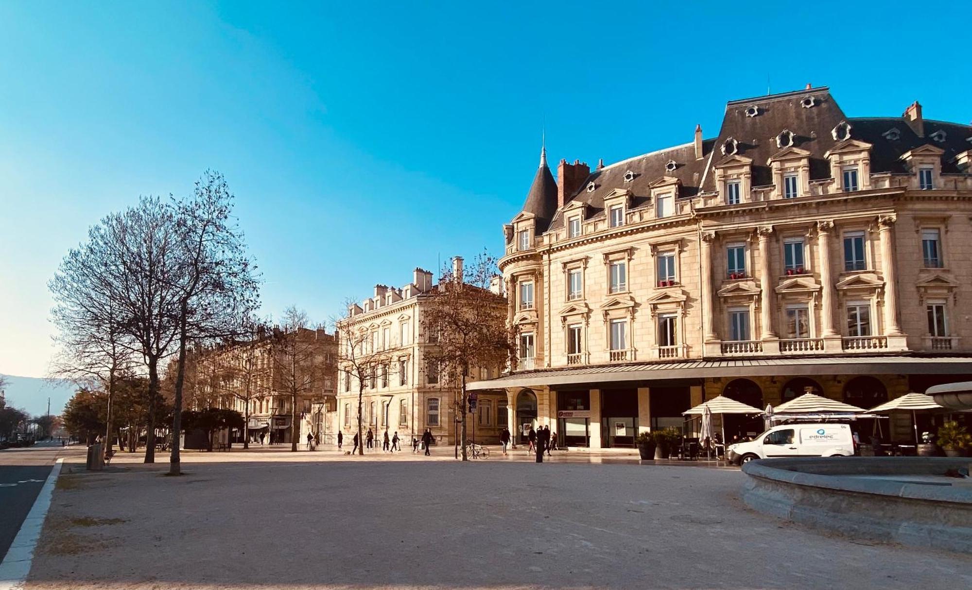 Appartement Centre Ville De Valence Face A La Gare Екстериор снимка